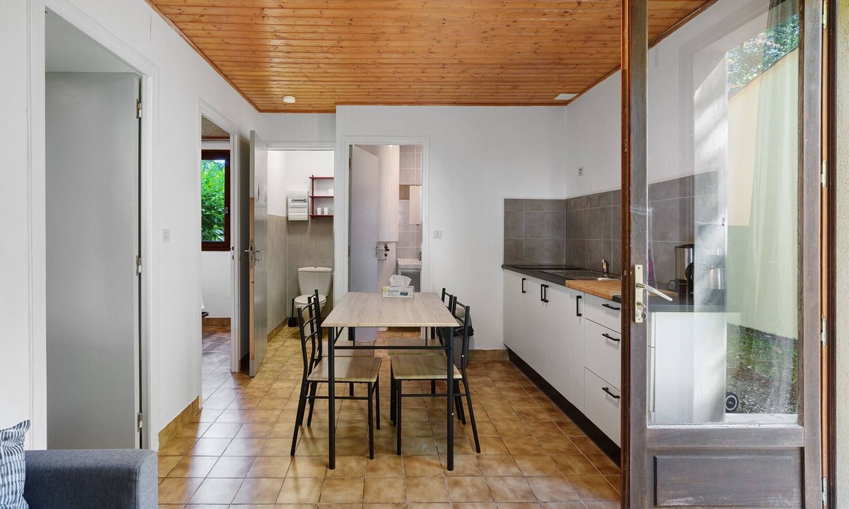 Calviac-en-Perigord House | Holiday Home "Maison 4 Personnes" with Shared Pool
