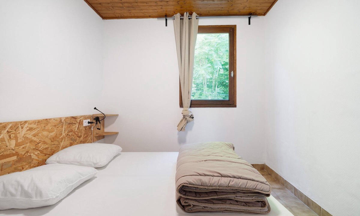 Calviac-en-Perigord House | Holiday Home "Maison 4 Personnes" with Shared Pool
