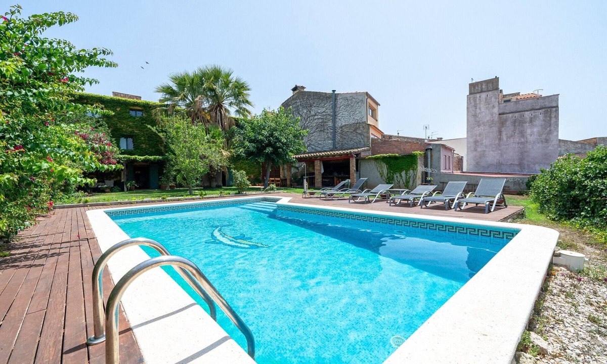 Bonastre House | Holiday Home 'Bonastre' with Mountain View, Private Pool and Wi-Fi
