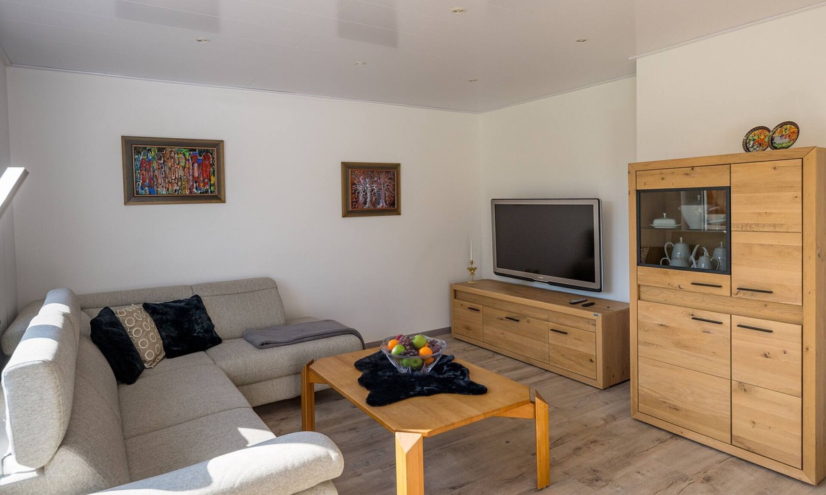 Usingen House | Holiday Home 'Buchfinkennest' with Private Terrace, Private Garden and Wi-Fi