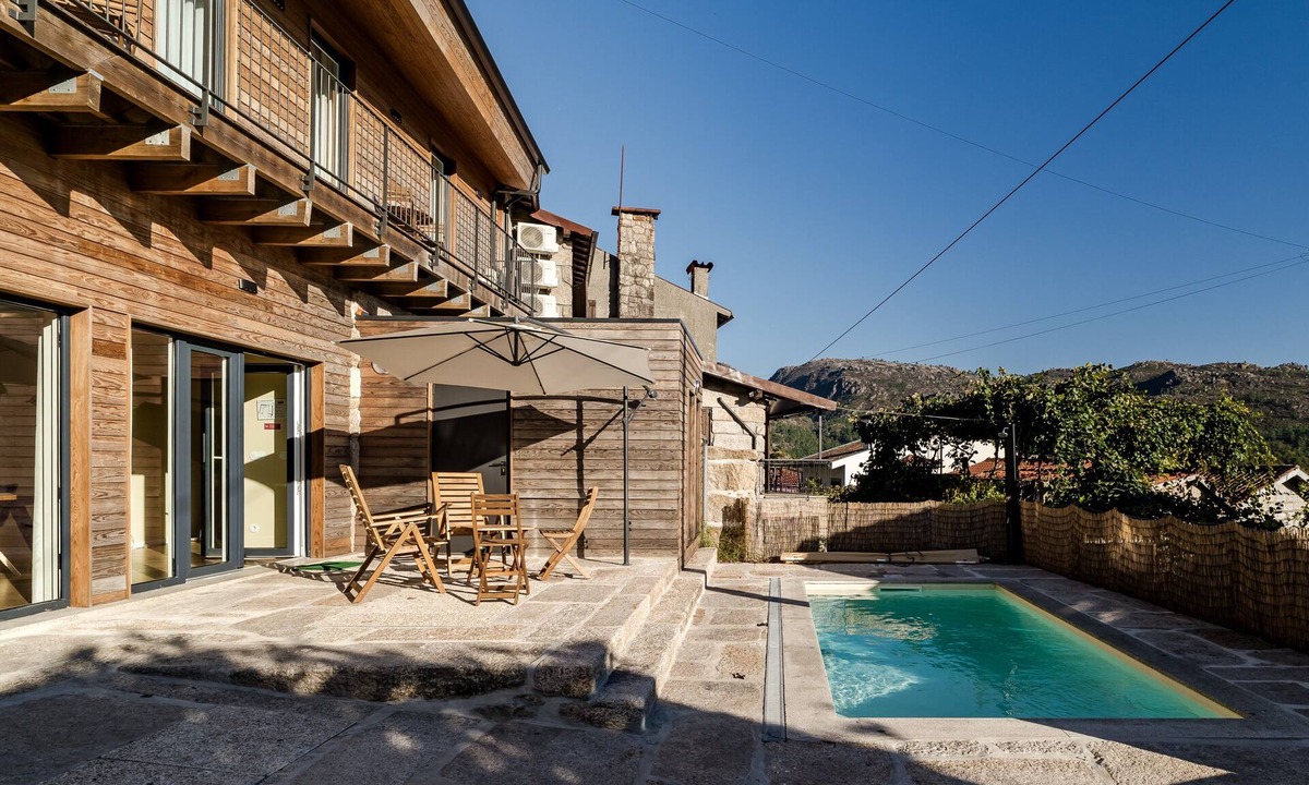 Campo de Gerez House | Holiday Home 'Casa Da Avó Custódia' with Mountain View, Wi-Fi and Air Conditioning