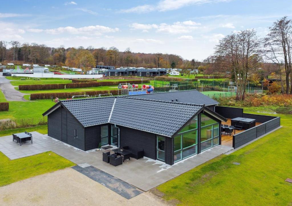 Grønninghoved Strand House | Holiday Home Clare - 100m from the sea by Interhome