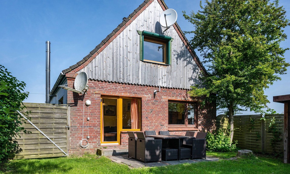 Wesselburenerkoog House | Holiday Home 'Cora' with Private Terrace, Private Garden and Wi-Fi