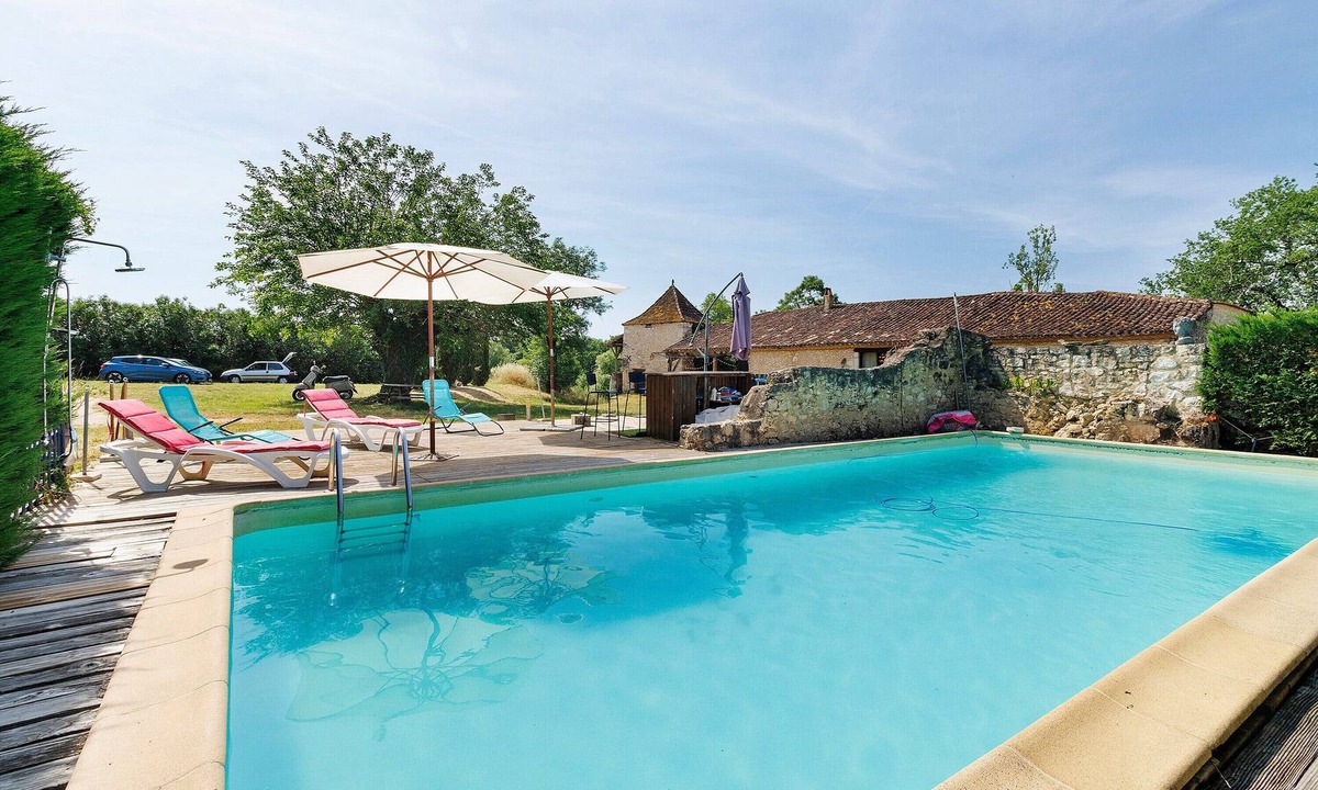 Monflanquin House | Holiday Home 'Domaine Agenas' with Lake View, Private Pool and Wi-Fi
