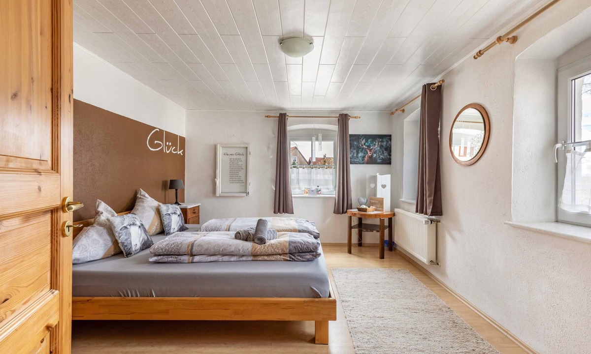 Frankenhofen House | Holiday Home 'em Biehl' with Spacious Garden