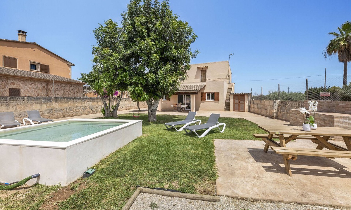 Algaida House | Holiday Home "Es Cos" with Garden and Wi-Fi