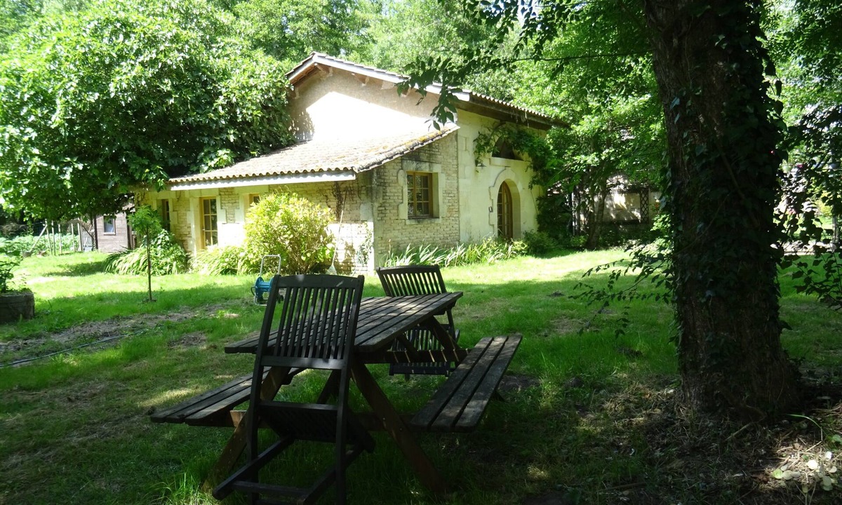 Gaillan-en-Medoc House | Holiday Home "Gîte De La Cascade" with Private Pool, Garden, and Wi-Fi