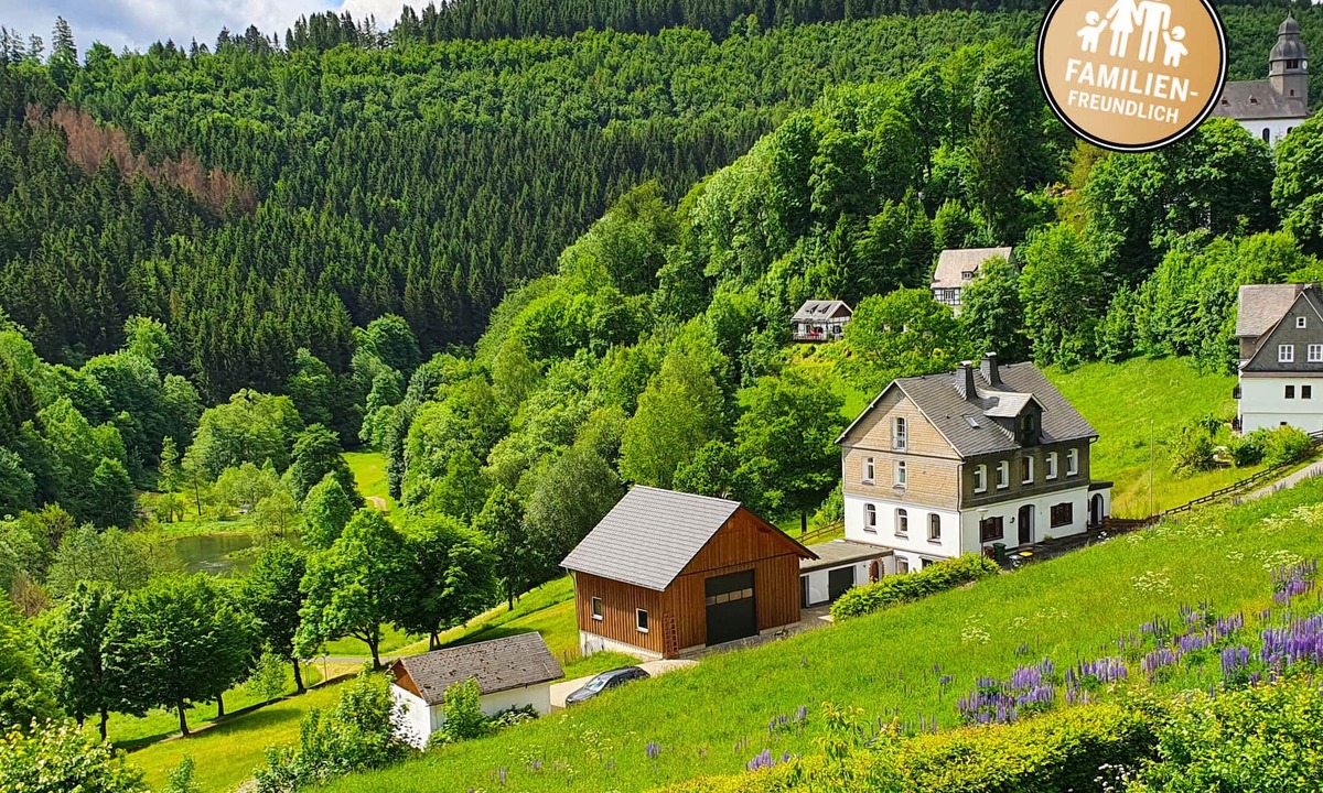 Nordenau House | Holiday Home Grimme | 350 m² | 18 Guests | XXL Play Hall | Hot Tub | Sauna