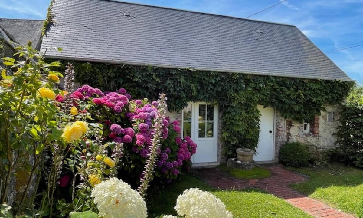 Baie du Cotentin House | Holiday home in Houtteville with garden