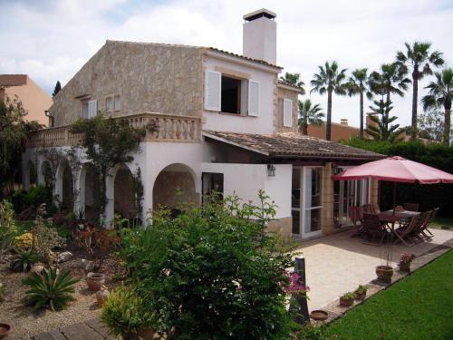 Sa Coma House | Holiday Home in Sa Coma mit Großer Terrasse by Interhome