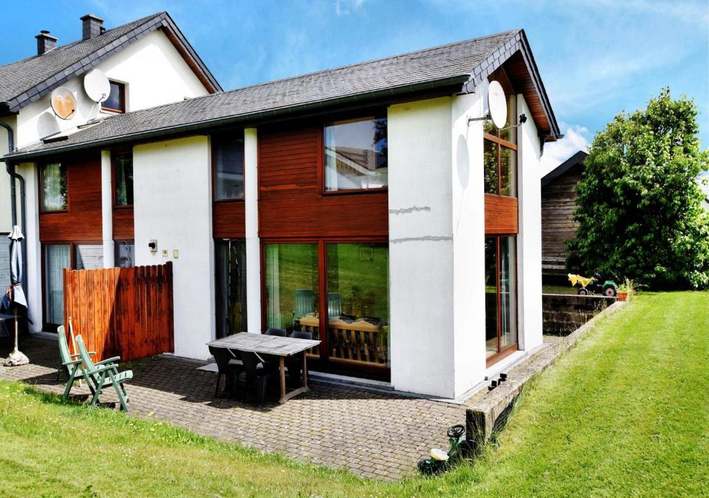 Medendorf House | Holiday Home in St Vith with hot tub