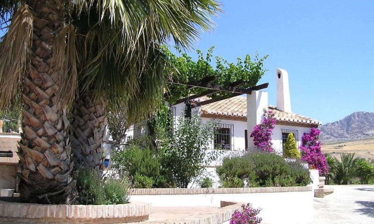 Antequera House | Holiday Home in Villanueva near El Torcal Park
