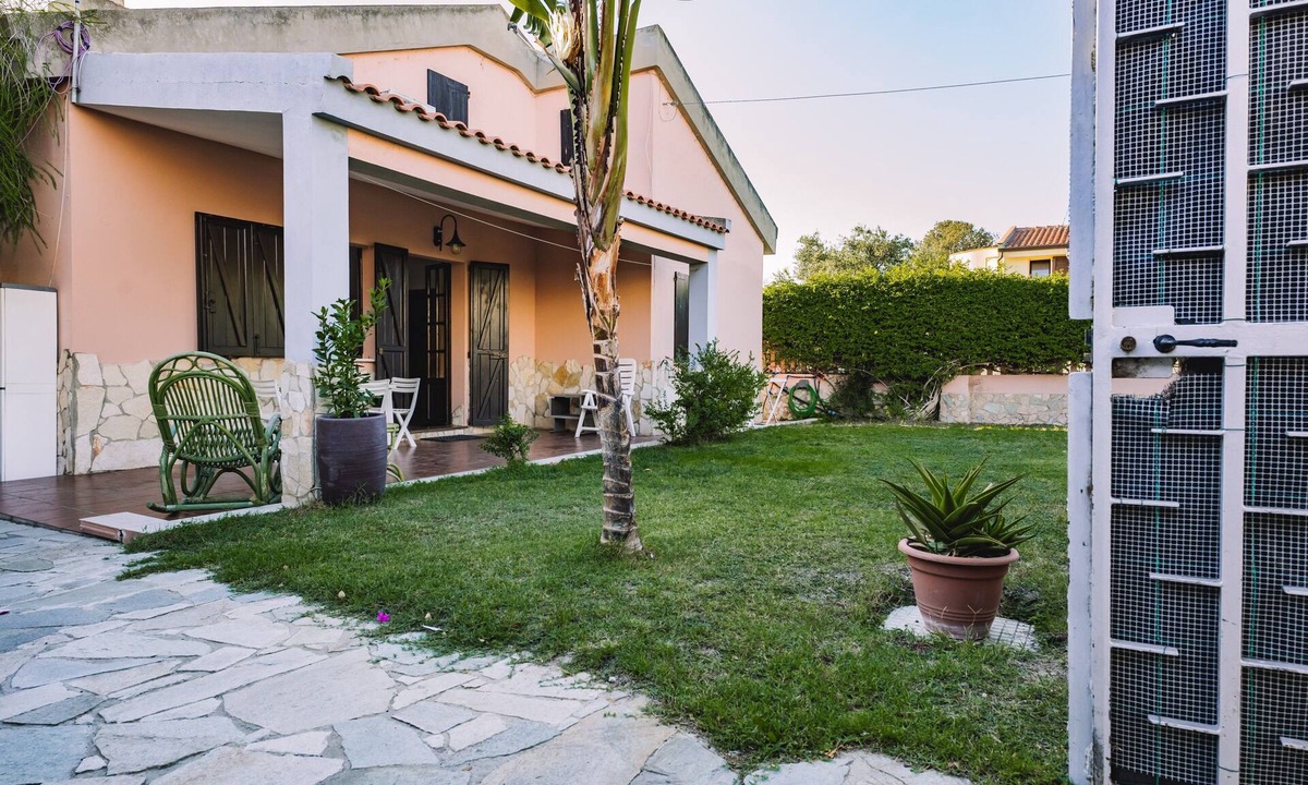 Quartu Sant'Elena House | Holiday Home 'Villa Carola' with Mountain View, Wi-Fi and Air Conditioning