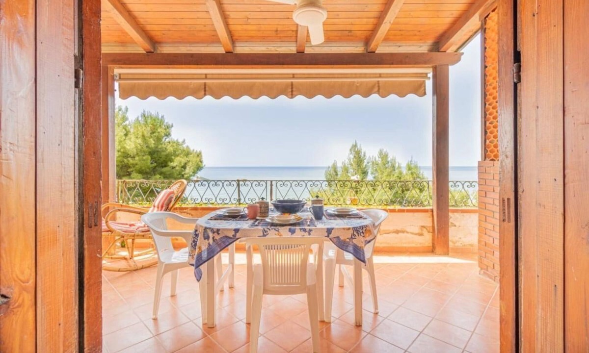 San Mauro Cilento House | Holiday Home 'La Casa Sulla Scogliera Piccola' with Sea View, Private Terrace and Air Conditioning