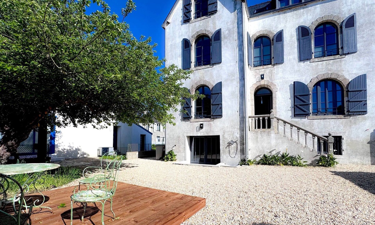 Guilvinec House | Holiday Home “Ker Lenevez - In the Heart of Guilvinec” with Private Terrace, Garden & Wi-Fi