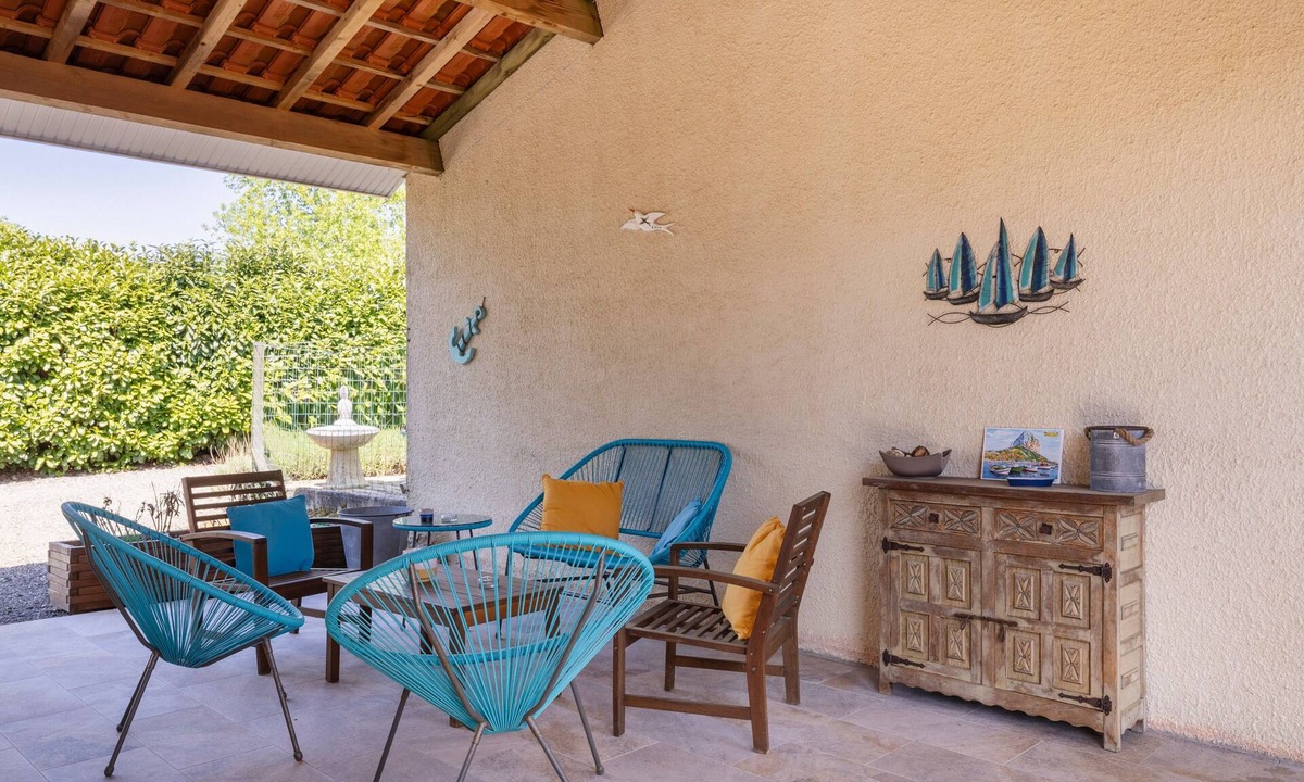 Peujard House | Holiday Home 'Lacaducee' with Balcony, Wi-Fi and Air Conditioning