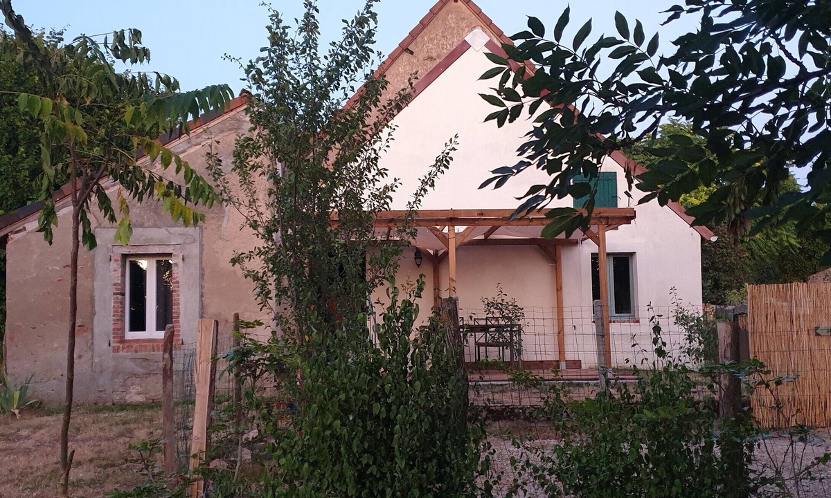 Saint-Desire House | Holiday Home 'Le Gîte De La Ferme Davitali' with Private Terrace, Private Garden and Wi-Fi
