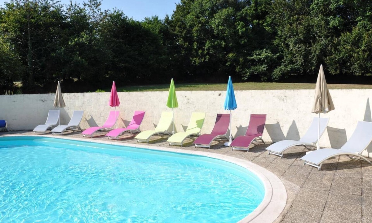 Ploerdut House | Holiday Home 'Les 3 Gîtes De Kerlividic' with Shared Pool, Shared Garden and Wi-Fi