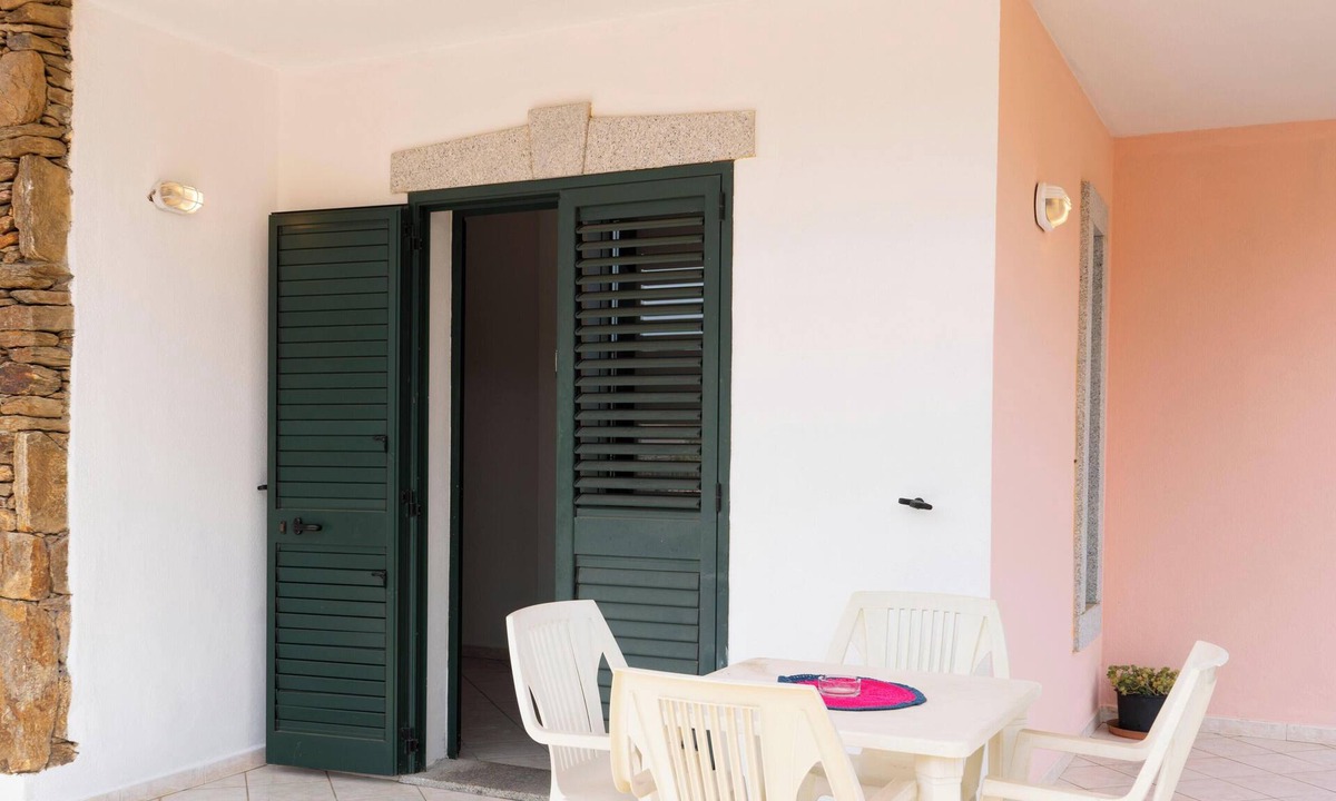 Limpiddu House | Holiday Home 'Limpiddu 6' with Mountain View, Shared Garden and Balcony