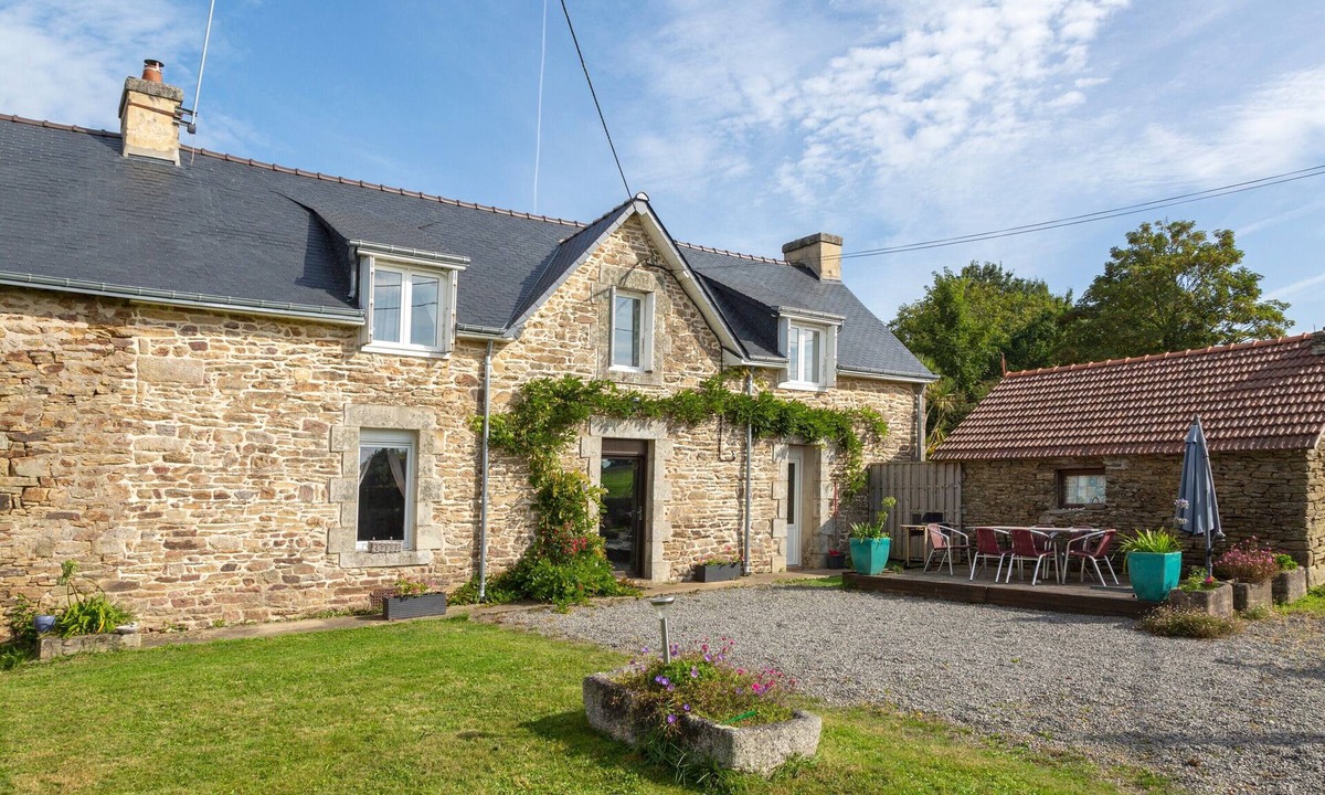 Riec-sur-Belon House | Holiday Home 'Longère 5min from Pont-Aven' with Private Garden