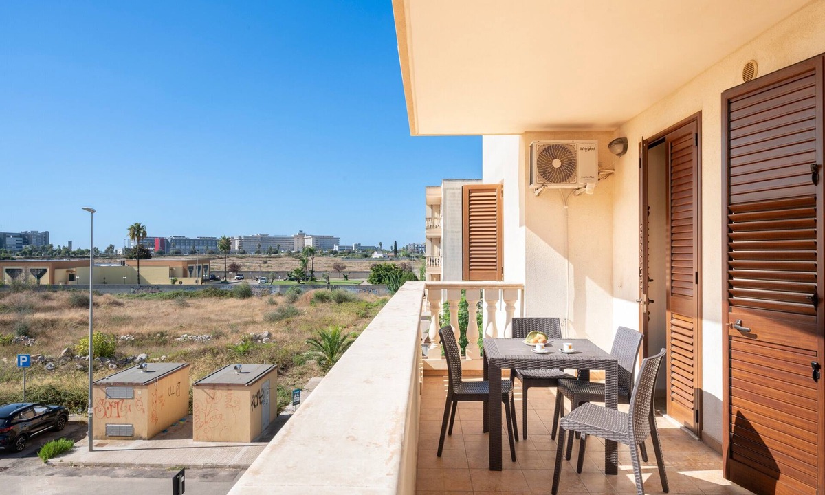 Castromediano House | Holiday Home 'Manuela' with Balcony, Wi-Fi and Air Conditioning