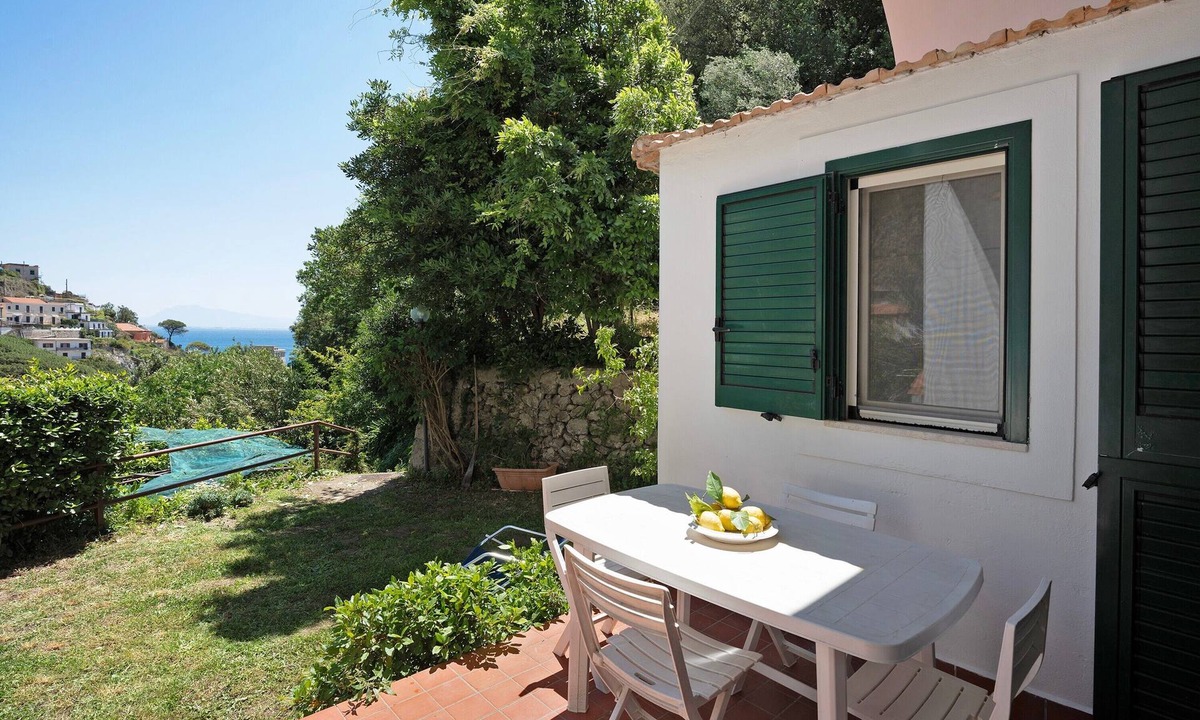 Erchie House | Holiday Home 'Mare E Limoni' with Sea View, Wi-Fi and Air Conditioning