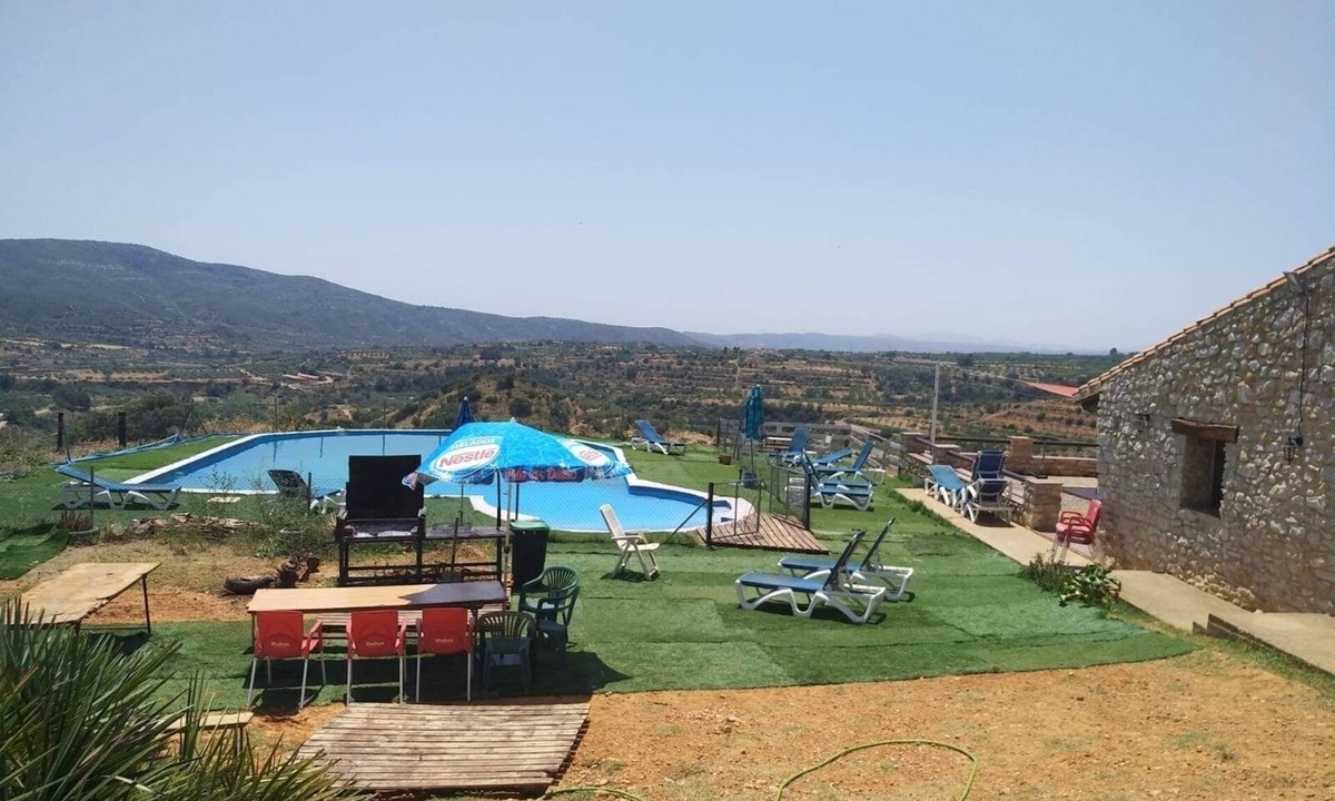 La Salzadella House | Holiday Home 'Masia Mas Del Rey' with Mountain View, Private Pool and Wi-Fi