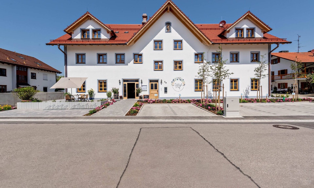 Gilching House | Holiday Home 'Schlöglhof' with Balcony and Wi-Fi