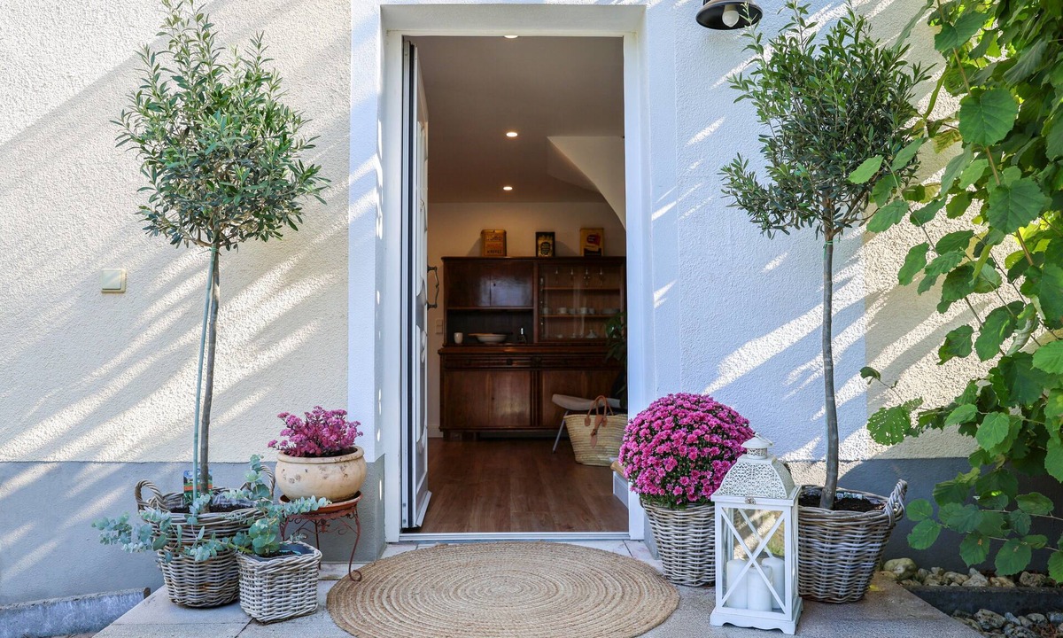 Birlenbach House | Holiday Home 'Second Home' with Private Terrace, Garden, and Wi-Fi