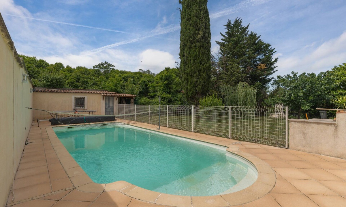 Mallemort House | Holiday Home 'Studio Cosy Avec Mezzanine Et Terra' with Shared Pool, Wi-Fi and Air Conditioning