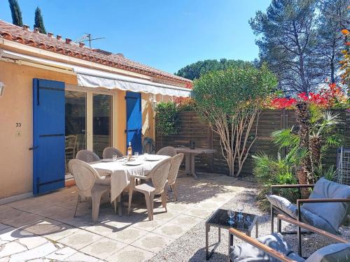La Motte House | Holiday Home Tiny Blue by Interhome