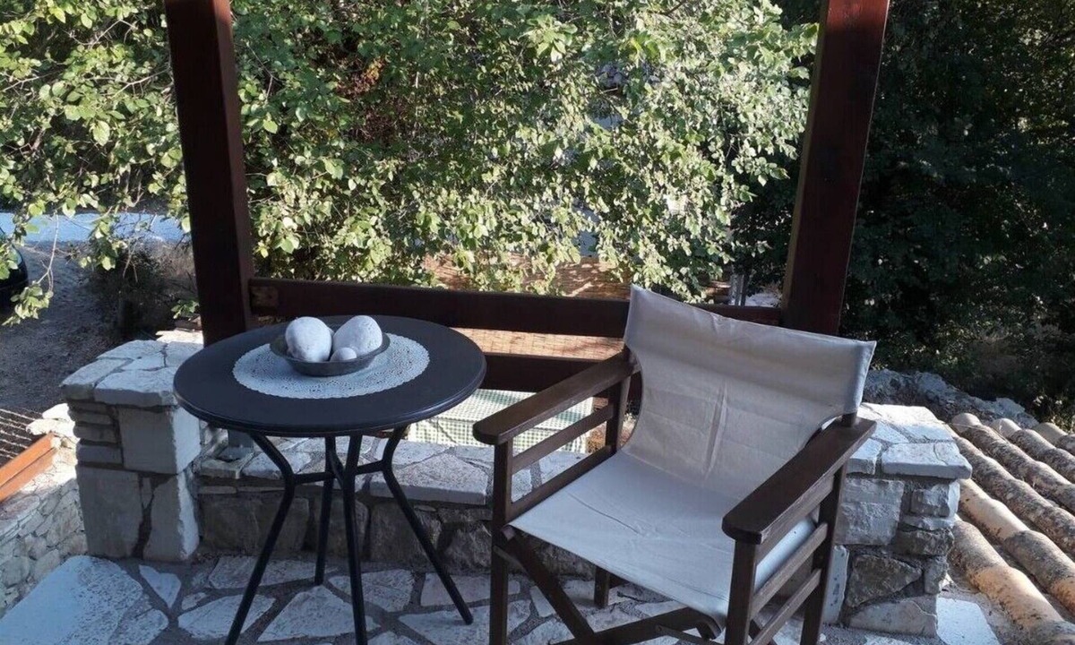Alexandros Cottage | Holiday Home 'Traditional Farmhouse' with Mountain View, Private Terrace and Private Garden