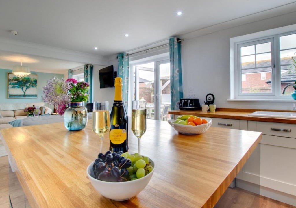 Seahouses House | Holiday Home Tumbler Rocks Retreat by Interhome