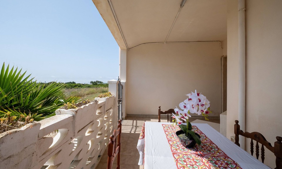 Padula Fede House | Holiday Home 'Villa Respiro Azzurro' with Private Garden and Air Conditioning