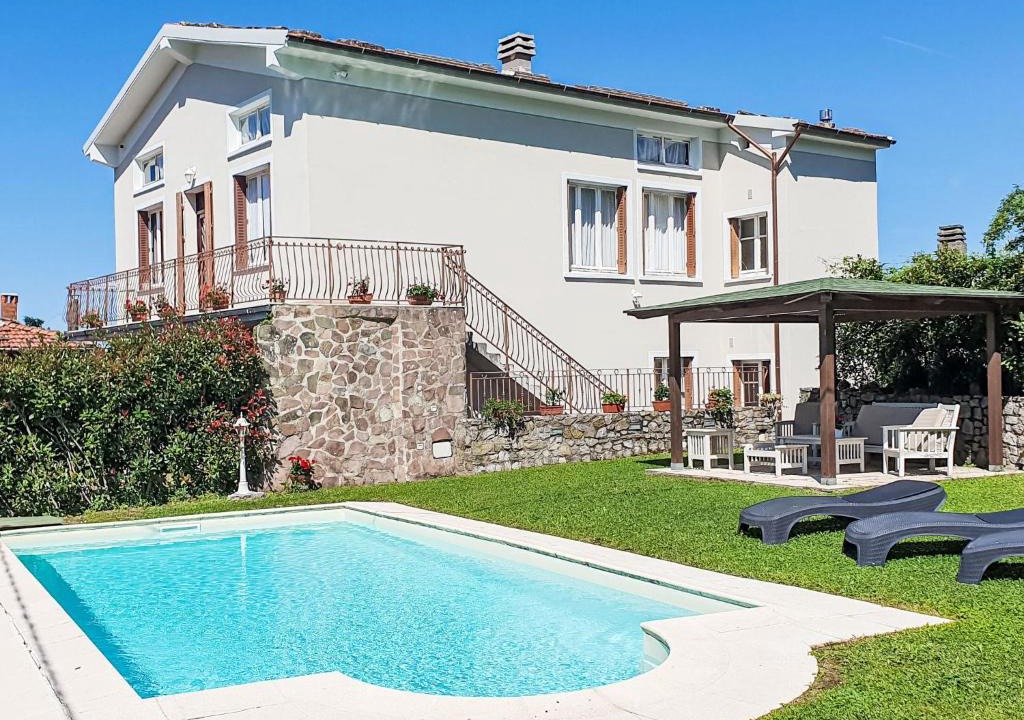 Montefegatesi House | Holiday Home Villa 'Monticello' mit eigenem Pool by Interhome