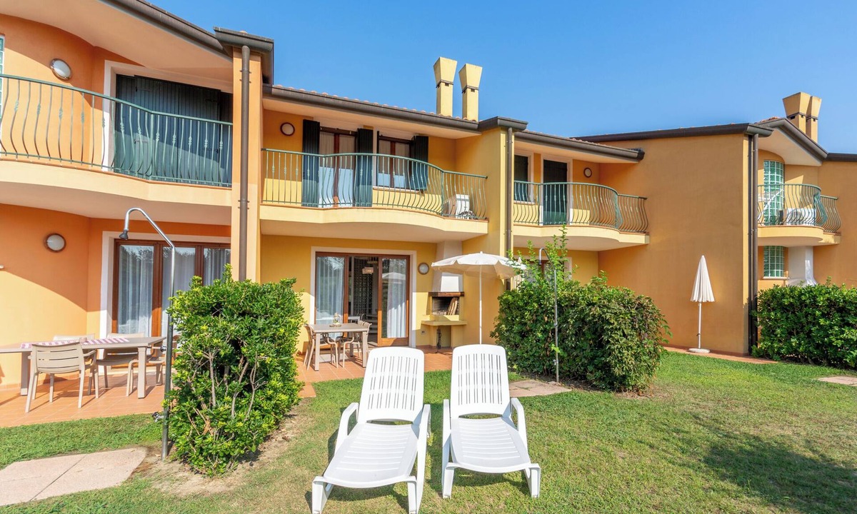Isola Albarella House | Holiday home with air conditioning and terrace