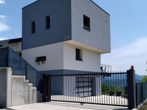 Tarcento House | Holiday Home Wunderschönes Ferienhaus mit Pool und 360- Blick by Interhome