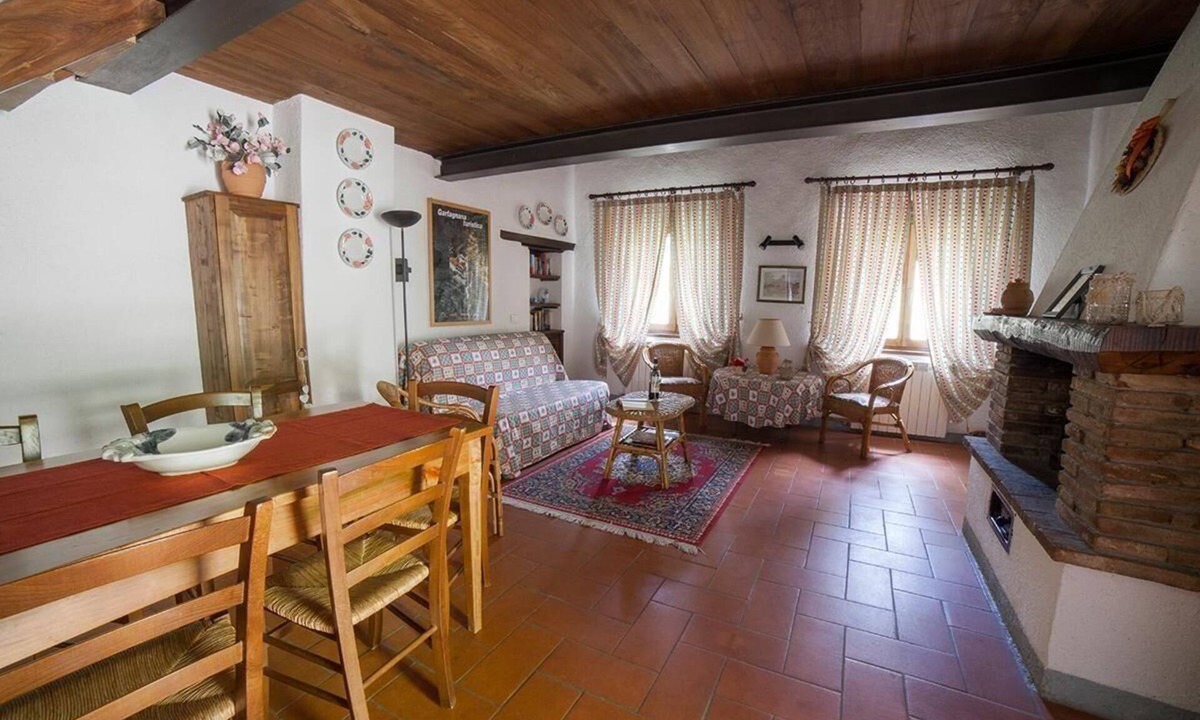 Vergemoli House | Holiday house 'Huts 1' with water view