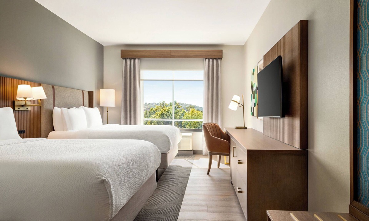 Hoover Hotel | Holiday Inn Birmingham - Hoover by IHG