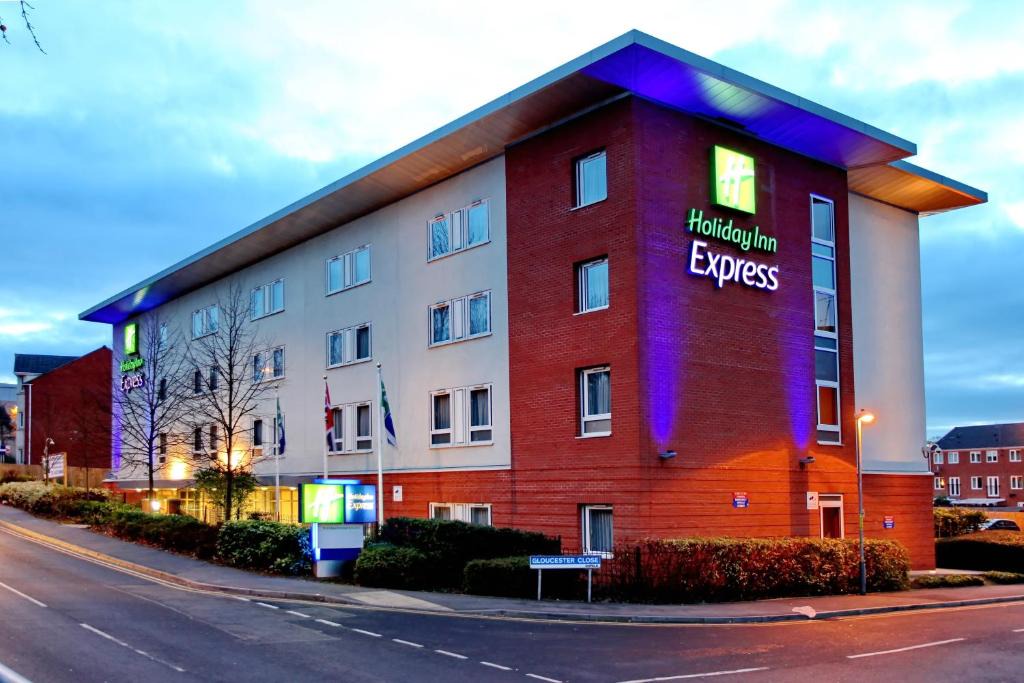 Redditch Hotel | Holiday Inn Express Birmingham Redditch by IHG