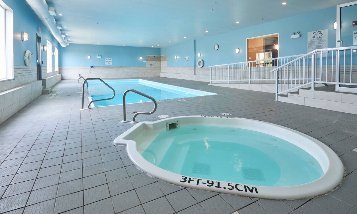 Swift Current Hotel | Holiday Inn Express Hotel & Suites SWIFT CURRENT by IHG