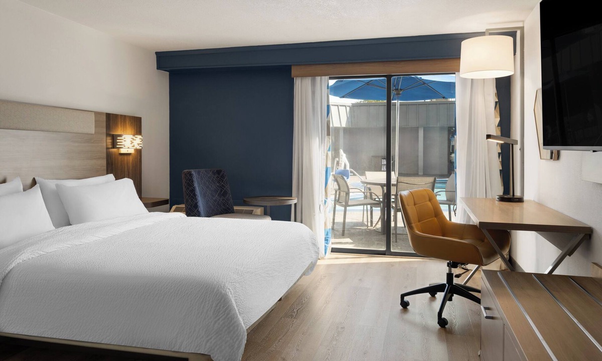 Denver Hotel | Holiday Inn Express Denver Central North by IHG
