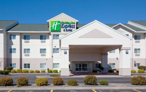 Stevens Point Hotel | Holiday Inn Express Hotel and Suites Stevens Point by IHG