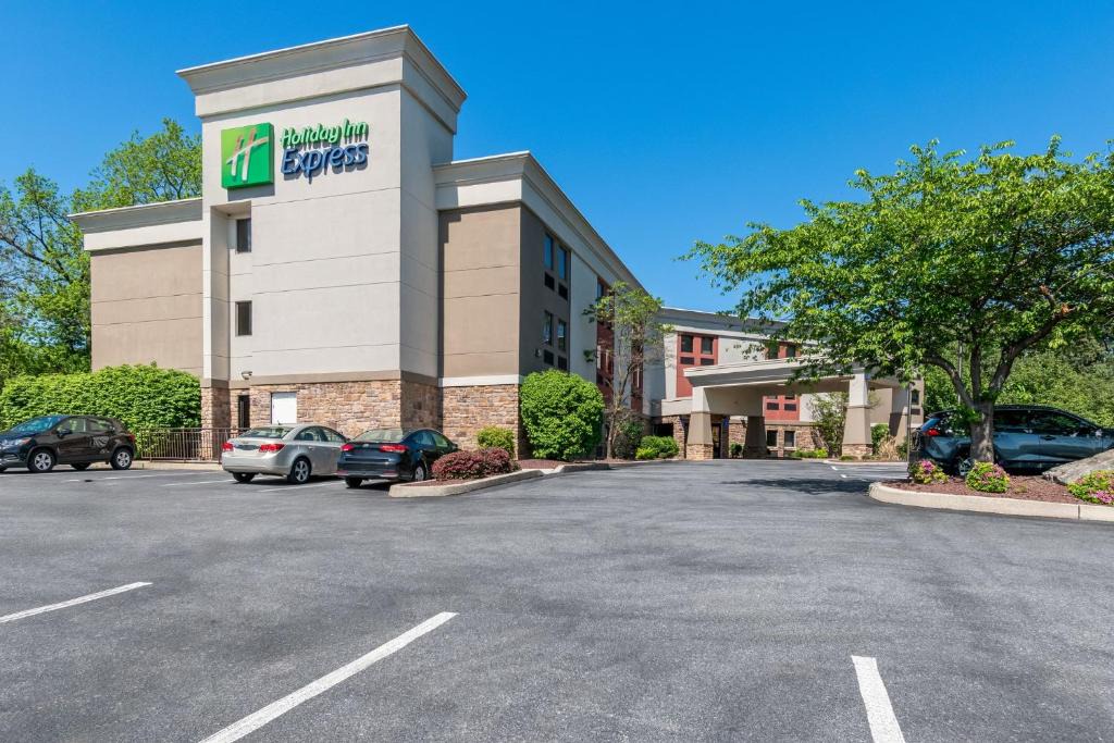Hummelstown Hotel | Holiday Inn Express Hershey-Harrisburg Area by IHG