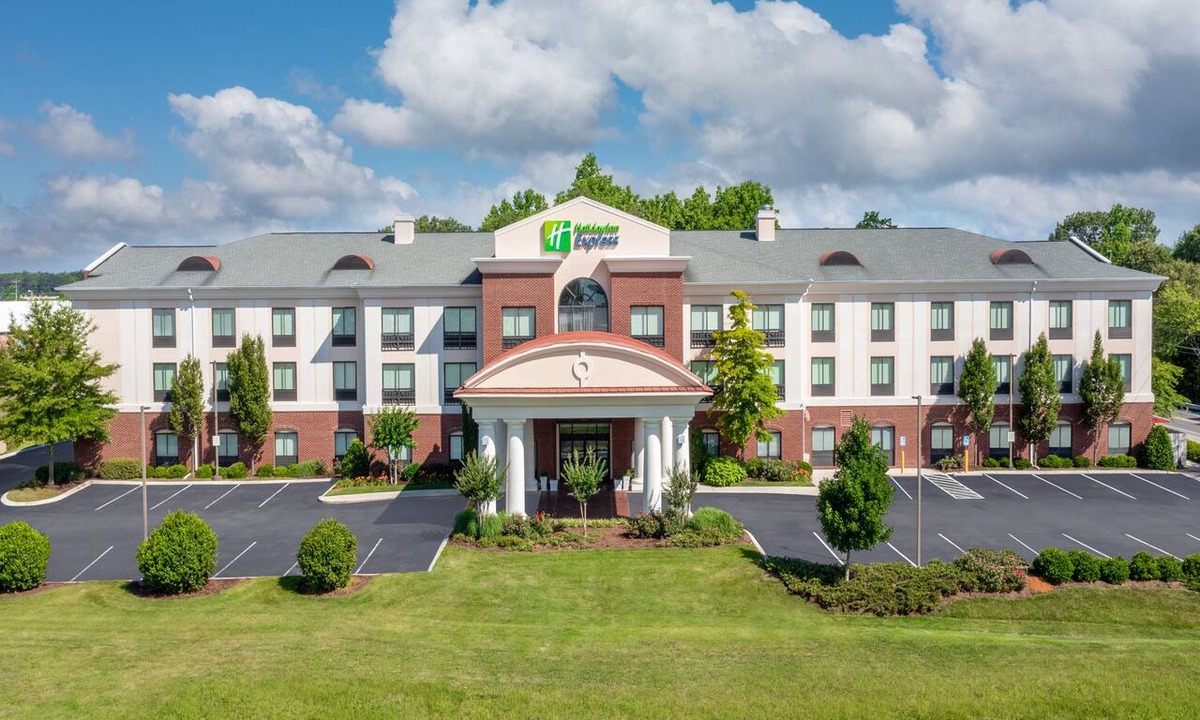 Tullahoma Hotel | Holiday Inn Express Hotel & Suites Tullahoma by IHG