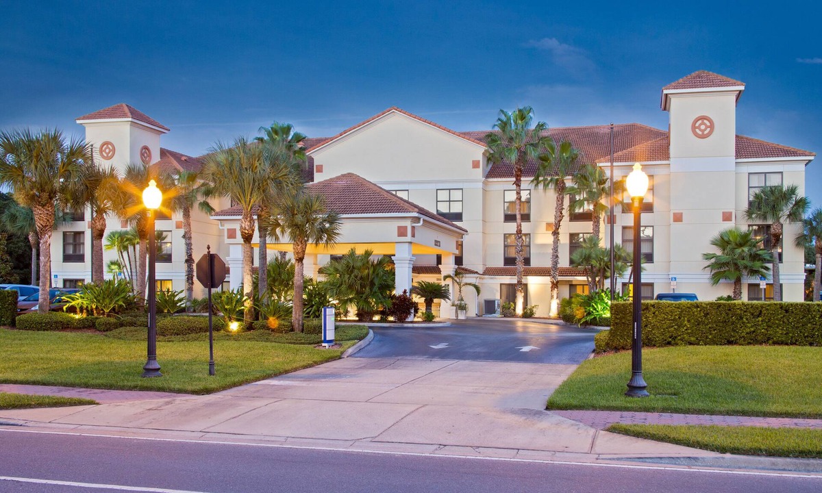 Downtown Dunedin Hotel | Holiday Inn Express Hotel & Suites Clearwater North-Dunedin by IHG