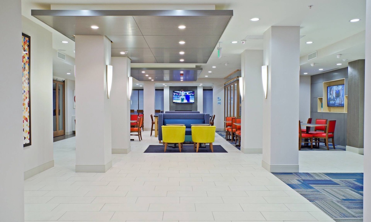 Desert Ridge West Hotel | Holiday Inn Express Hotel & Suites Phoenix North Scottsdale by IHG