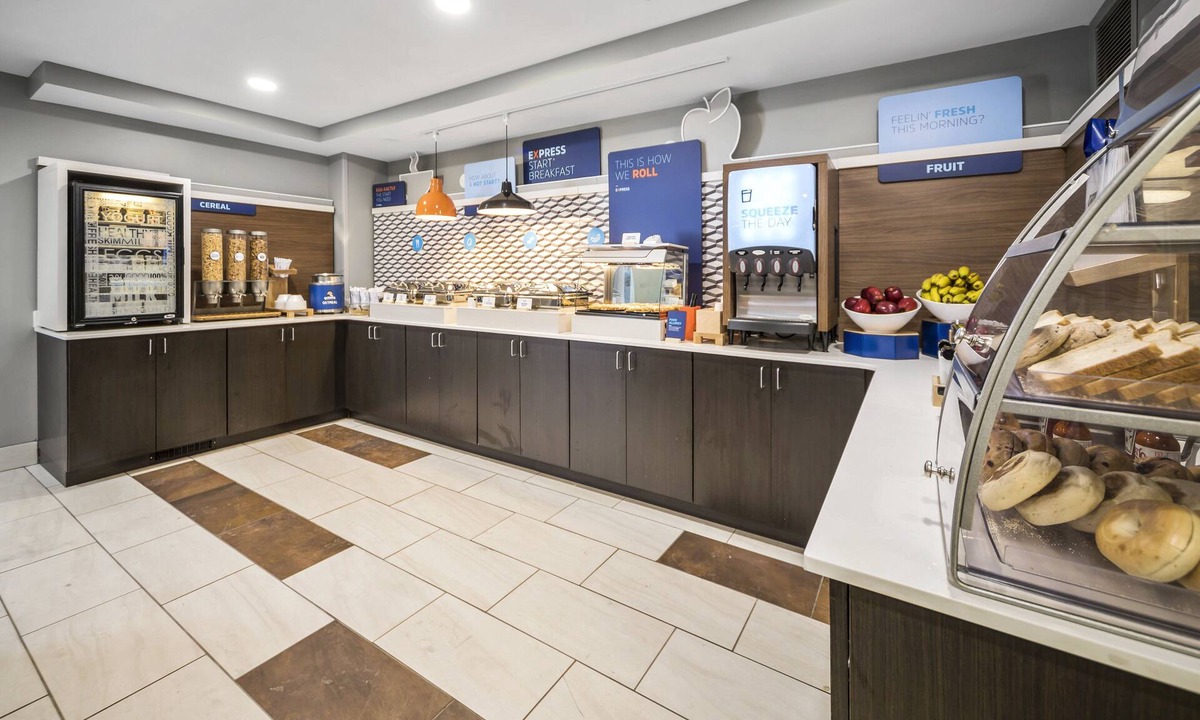 Indianapolis Hotel | Holiday Inn Express Indianapolis South by IHG