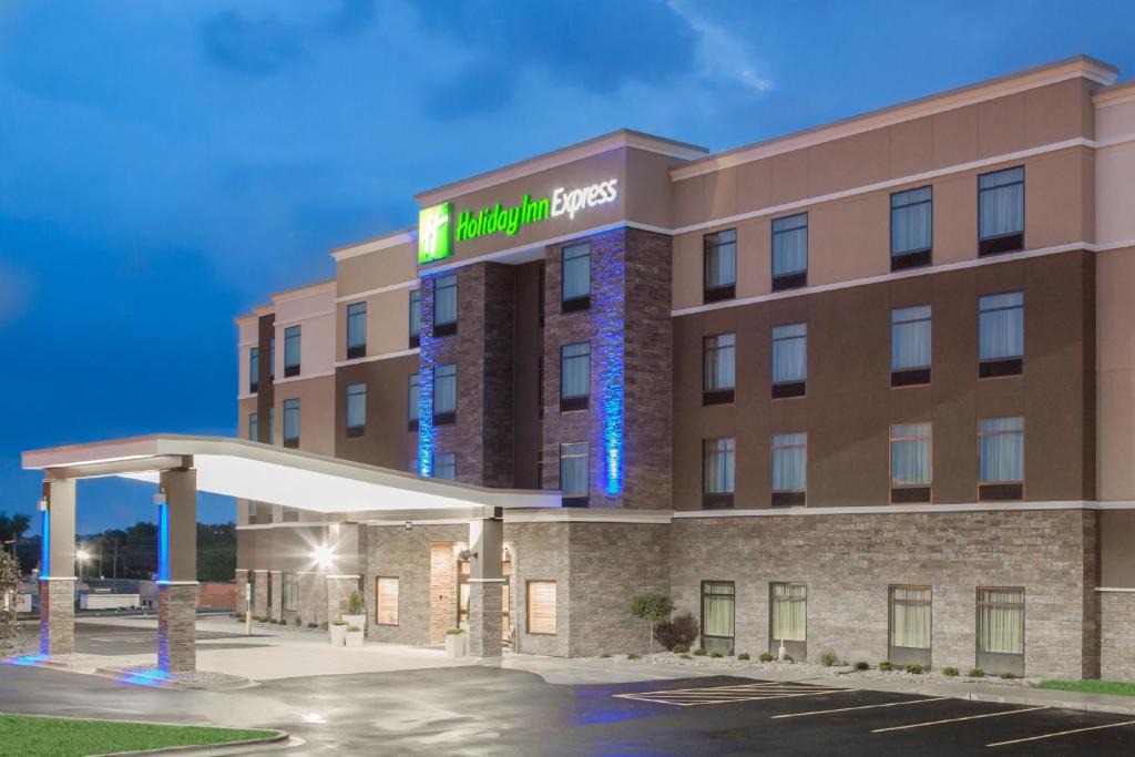 Moline Hotel | Holiday Inn Express Moline - Quad Cities Area by IHG