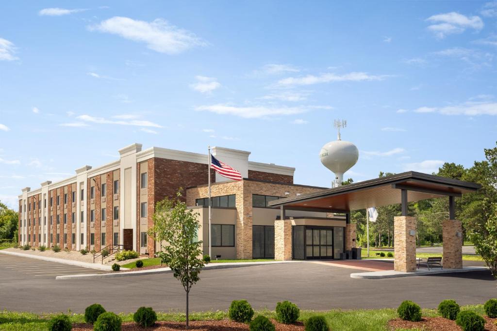 Plattsburgh Hotel | Holiday Inn Express Plattsburgh by IHG